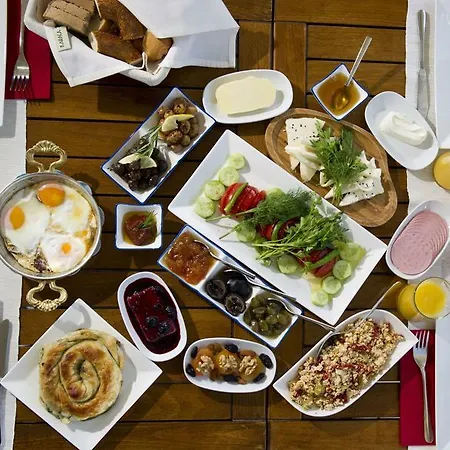 Lodos Butik بيت ضيافة ألاتشاتي